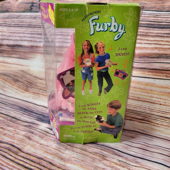 **SUPER RARE** 1999 FURBY with Box! 🤩 - Picture 2 of 16